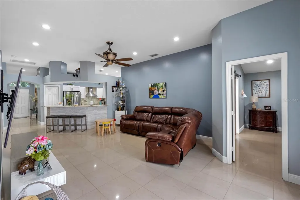 3306 Pin Oak Lane Tampa FL 33618