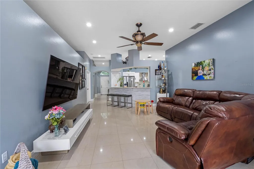 3306 Pin Oak Lane Tampa FL 33618