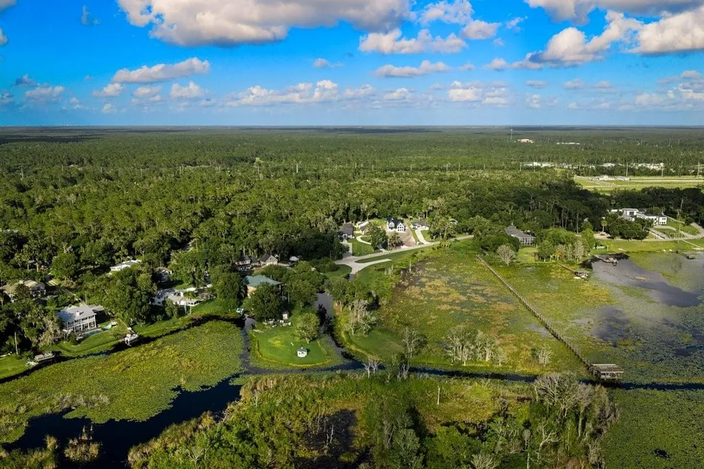 590 Lake Winnemissett Drive Deland FL 32724