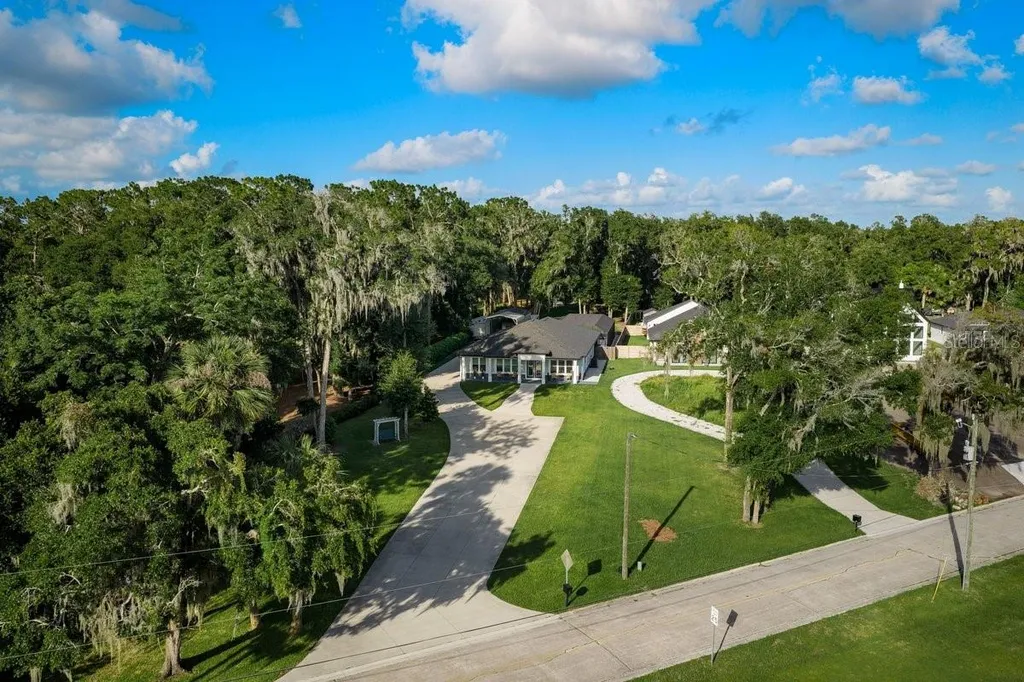 590 Lake Winnemissett Drive Deland FL 32724