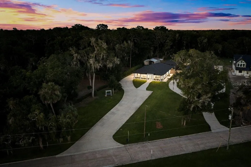 590 Lake Winnemissett Drive Deland FL 32724