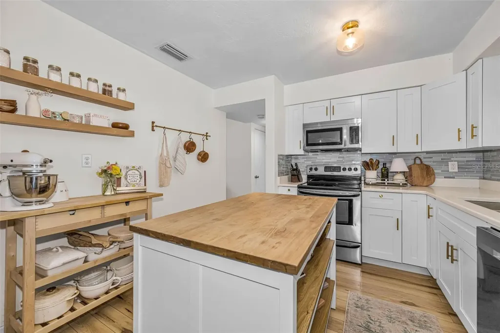 6710 32nd Avenue N St Petersburg FL 33710