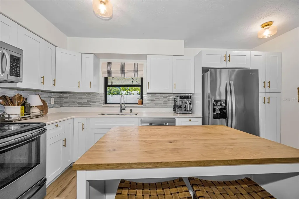 6710 32nd Avenue N St Petersburg FL 33710