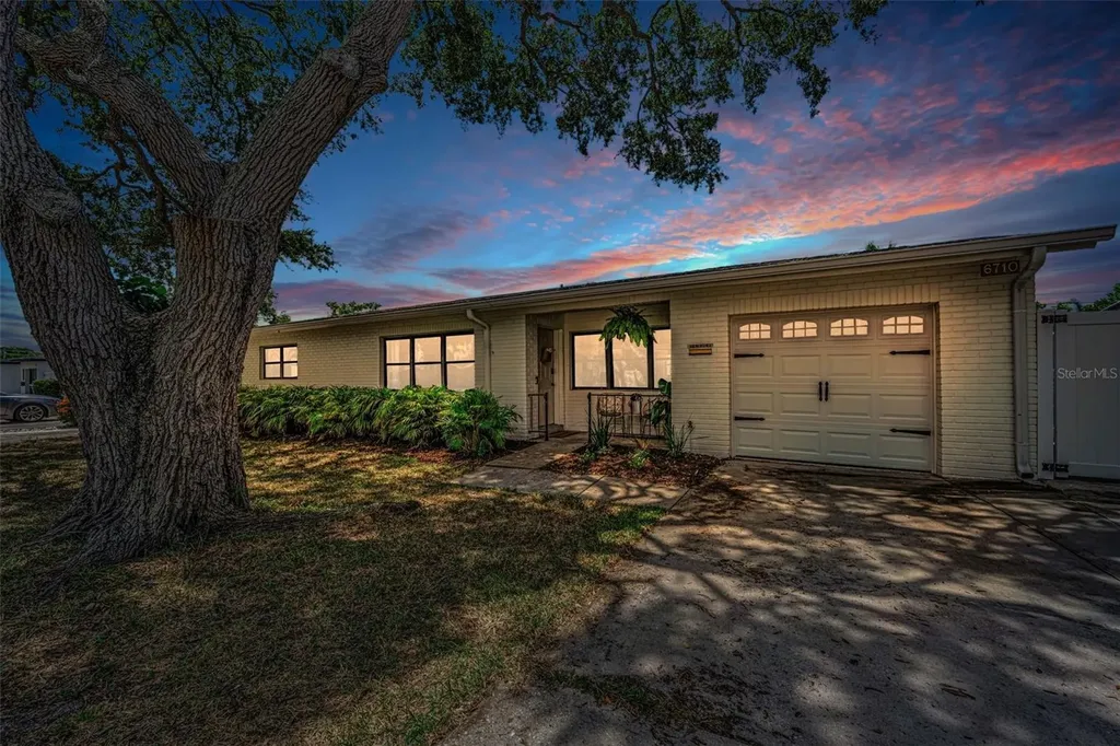 6710 32nd Avenue N St Petersburg FL 33710