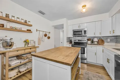 6710 32nd Avenue N St Petersburg FL 33710