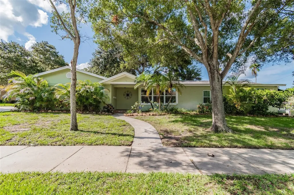 303 Wildwood Way Clearwater FL 33756