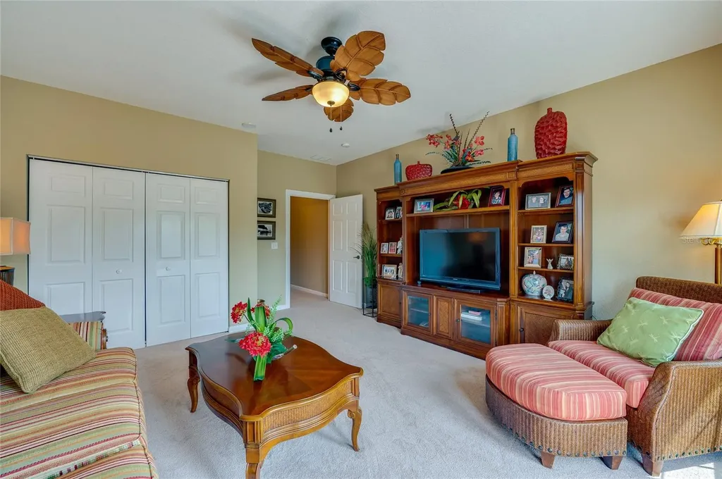 1259 Avenida De Las Casas Lady Lake FL 32159