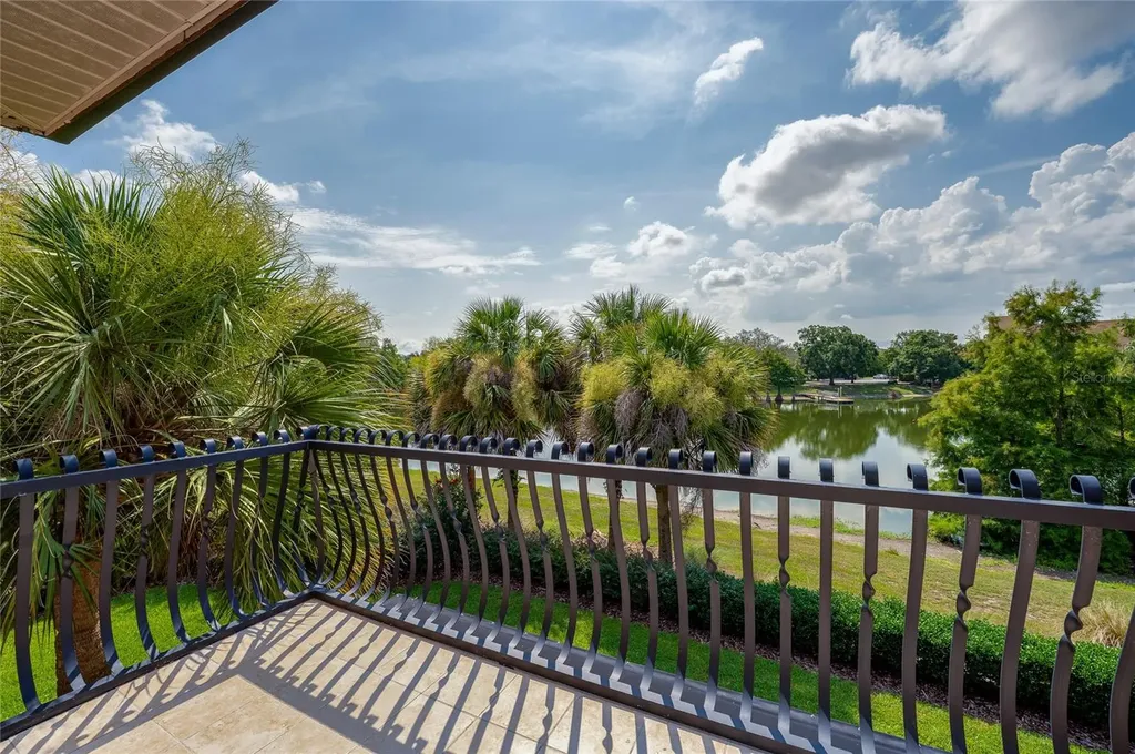 1259 Avenida De Las Casas Lady Lake FL 32159