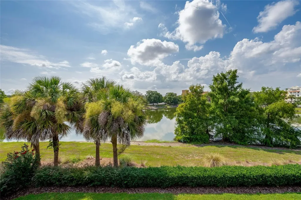 1259 Avenida De Las Casas Lady Lake FL 32159