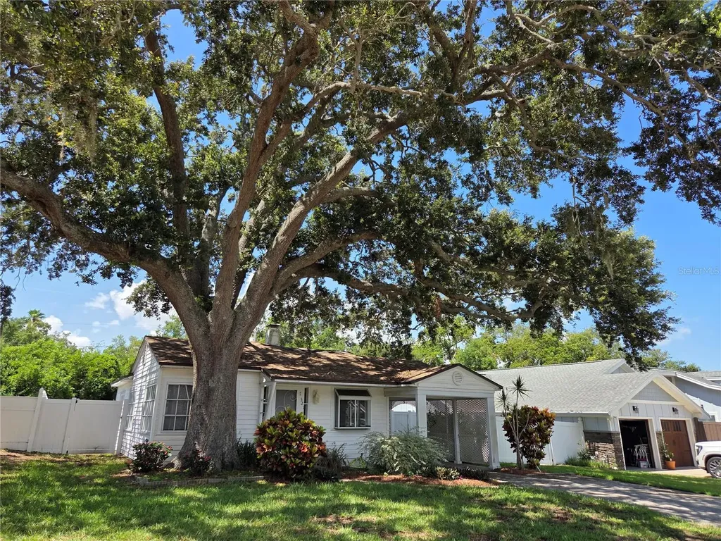 321 Wildwood Way Clearwater FL 33756