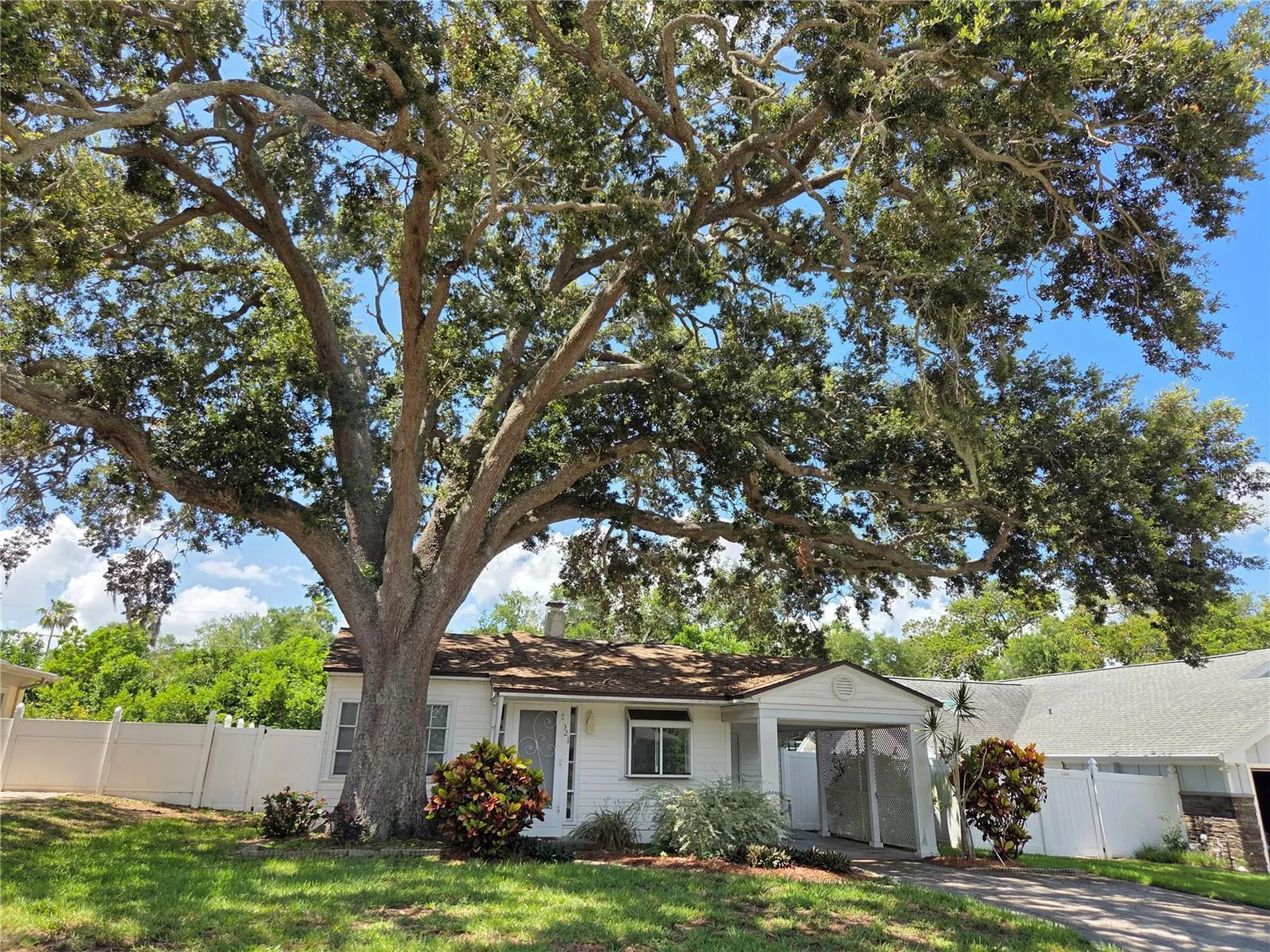 321 Wildwood Way Clearwater FL 33756