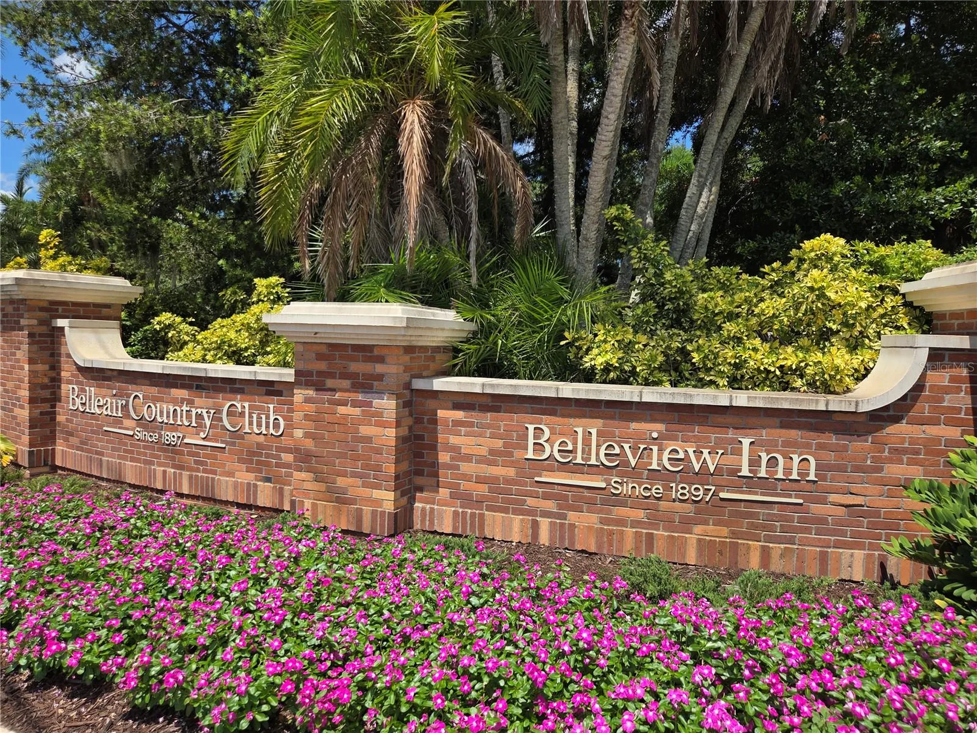 321 Wildwood Way Clearwater FL 33756