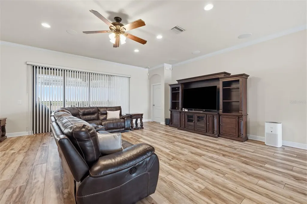 2723 Colewood Lane Dover FL 33527