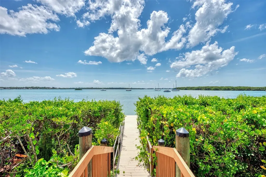 1551 Beach Road Englewood FL 34223