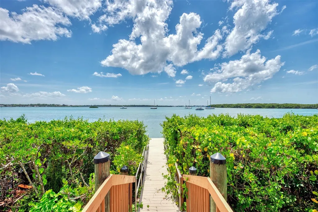1551 Beach Road Englewood FL 34223