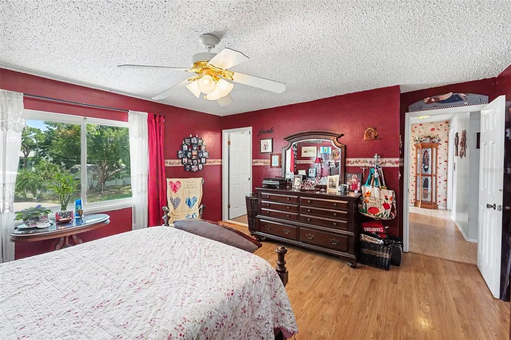 1842 Michigan Avenue NE St Petersburg FL 33703