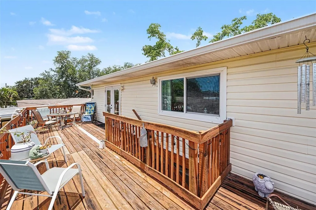 1842 Michigan Avenue NE St Petersburg FL 33703