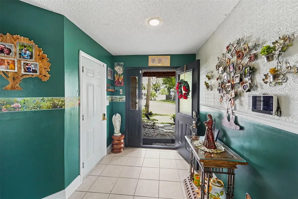 1842 Michigan Avenue NE St Petersburg FL 33703