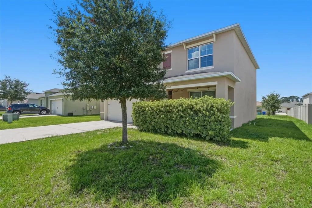 2609 Grand Central Avenue Tavares FL 32778