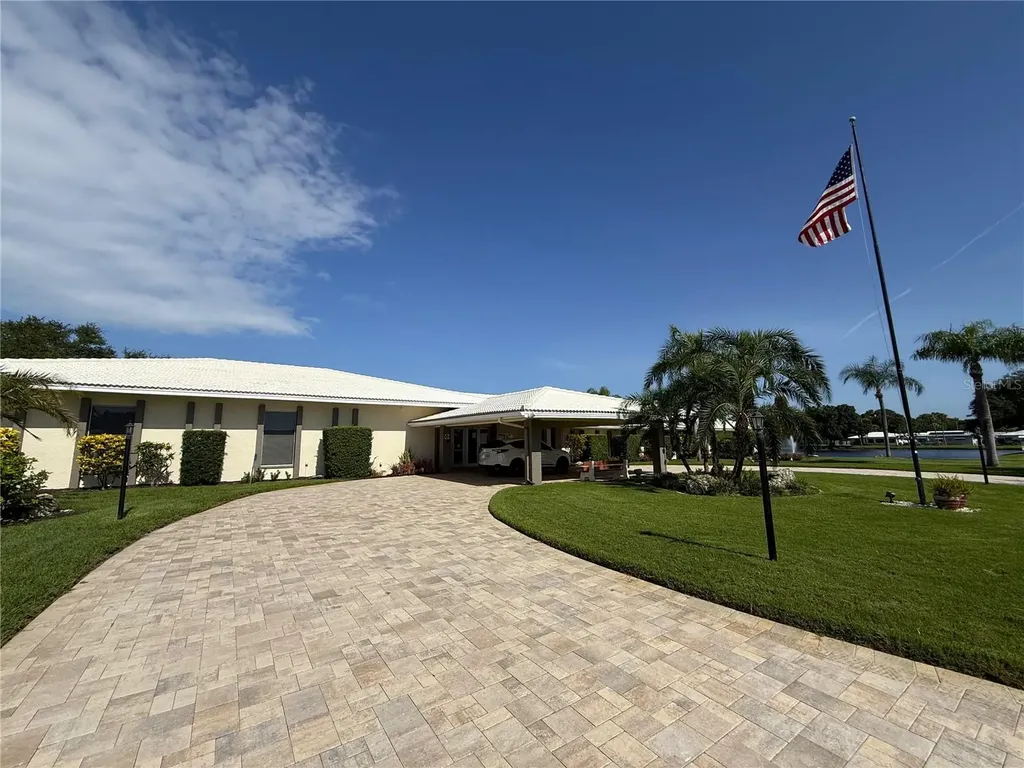5420 Palm Crest Court N Pinellas Park FL 33782