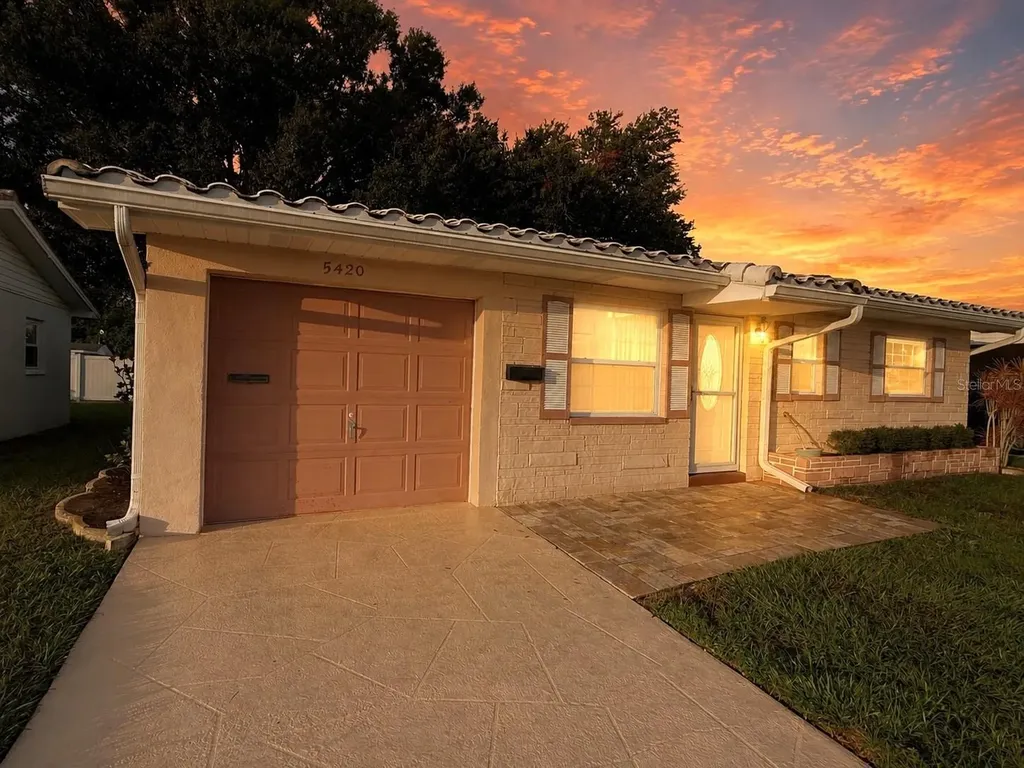 5420 Palm Crest Court N Pinellas Park FL 33782