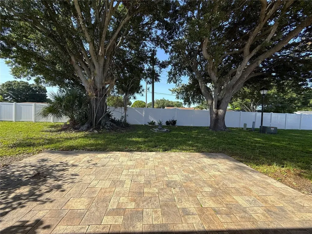5420 Palm Crest Court N Pinellas Park FL 33782