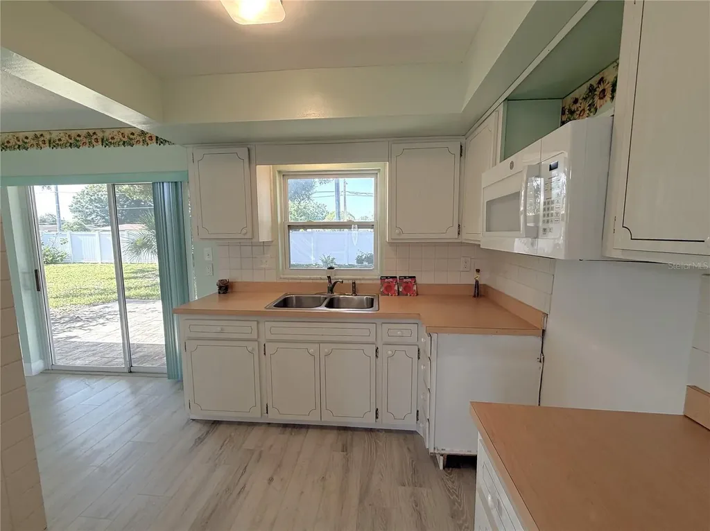 5420 Palm Crest Court N Pinellas Park FL 33782