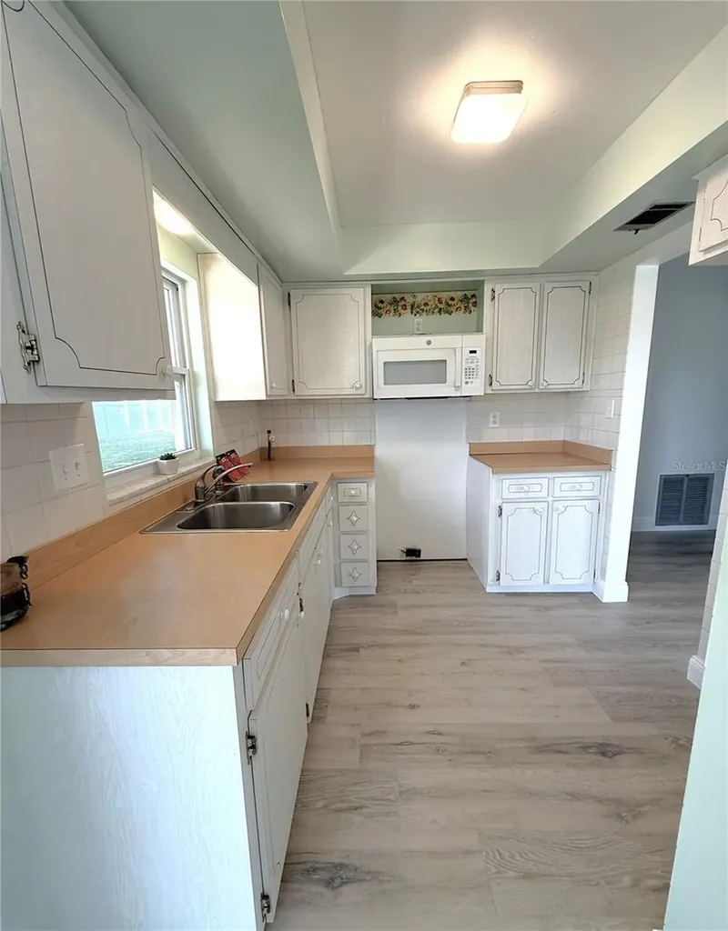 5420 Palm Crest Court N Pinellas Park FL 33782