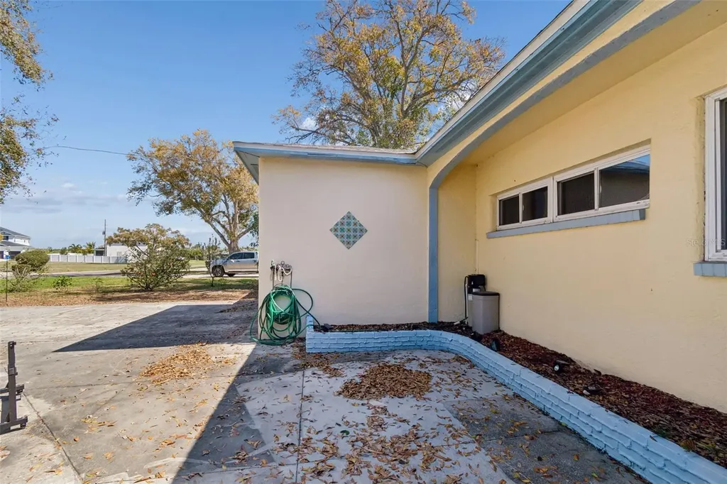 2120 Coronada Way S St Petersburg FL 33712