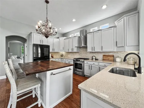 807 Oak Shadows Road Celebration FL 34747