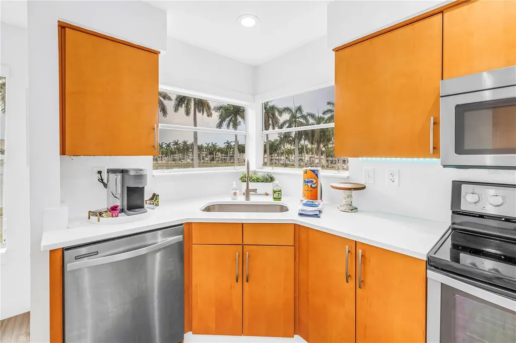 6100 Bahia Del Mar Circle St Petersburg FL 33715