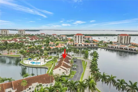 6100 Bahia Del Mar Circle St Petersburg FL 33715