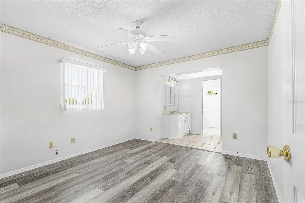 4504 SE 6th Place Cape Coral FL 33904