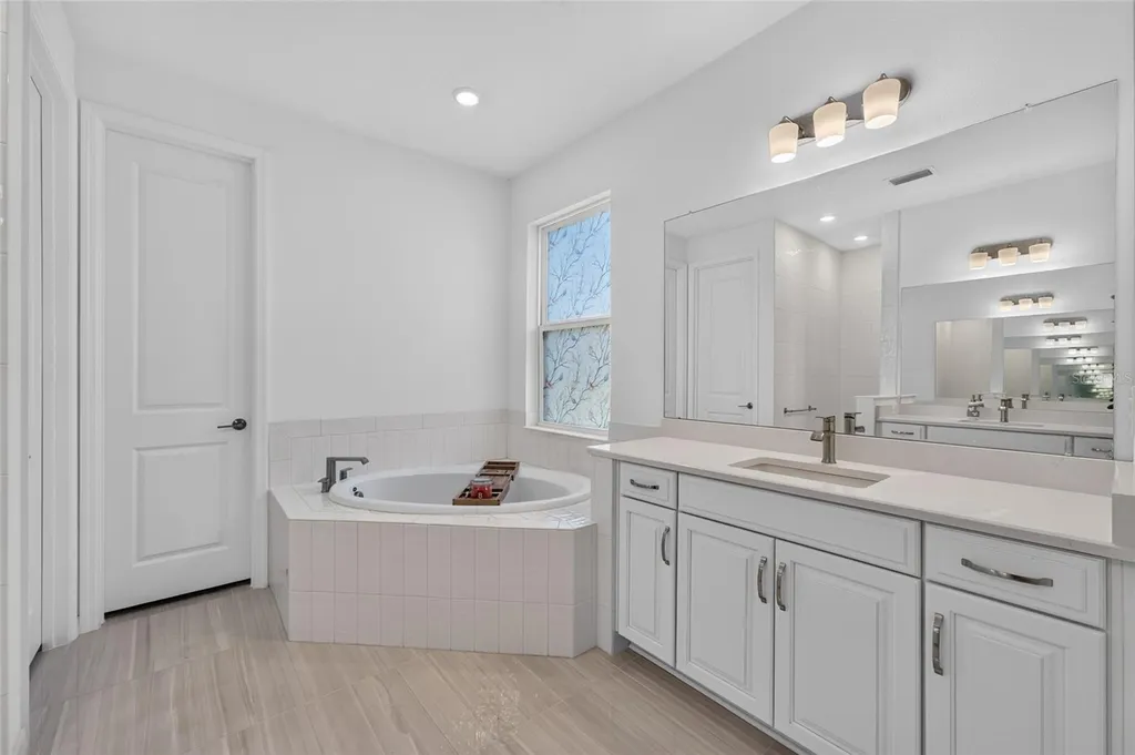 33751 Landsman Loop Wesley Chapel FL 33543