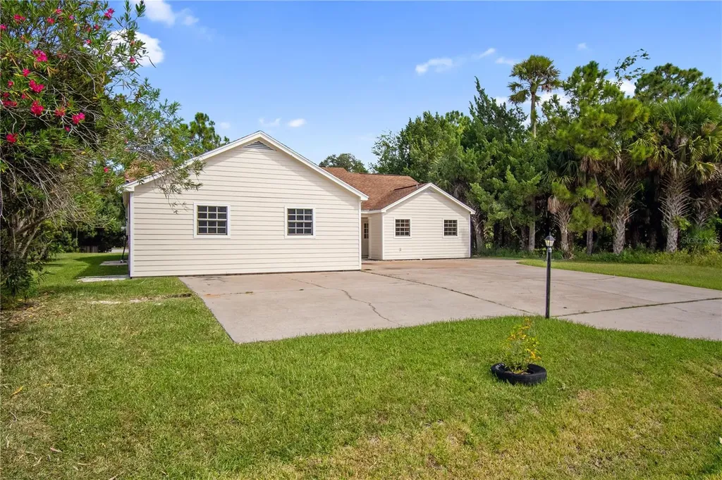 100 Coral Reef Court N Palm Coast FL 32137