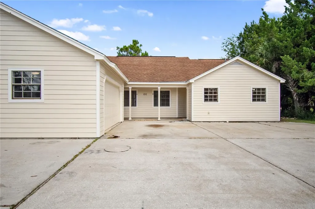 100 Coral Reef Court N Palm Coast FL 32137