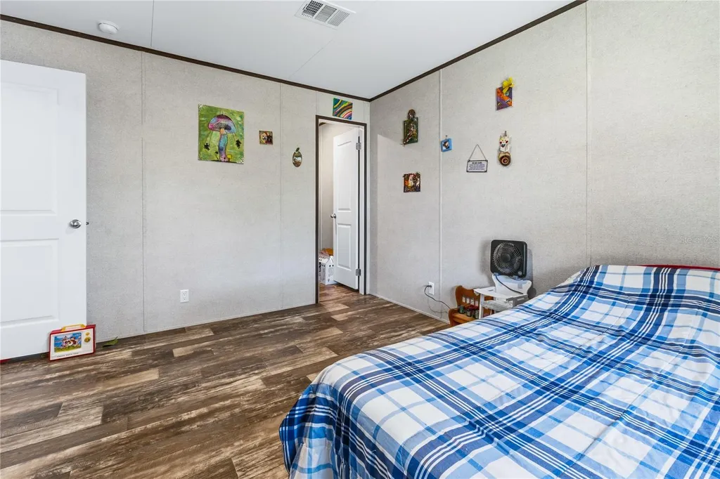 1833 E Sunnyside Drive Lorida FL 33857