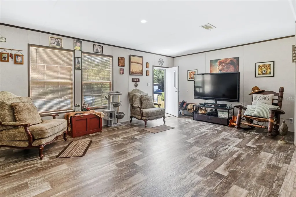 1833 E Sunnyside Drive Lorida FL 33857