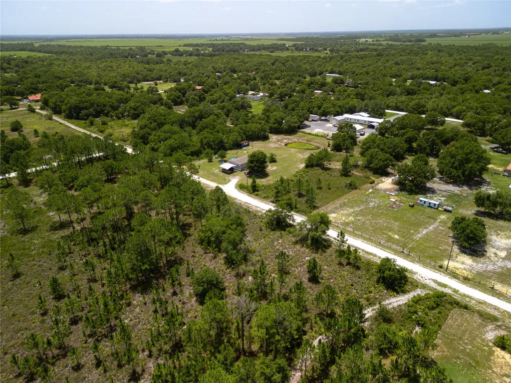 1833 E Sunnyside Drive Lorida FL 33857