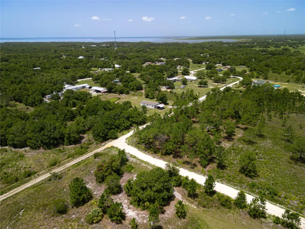 1833 E Sunnyside Drive Lorida FL 33857