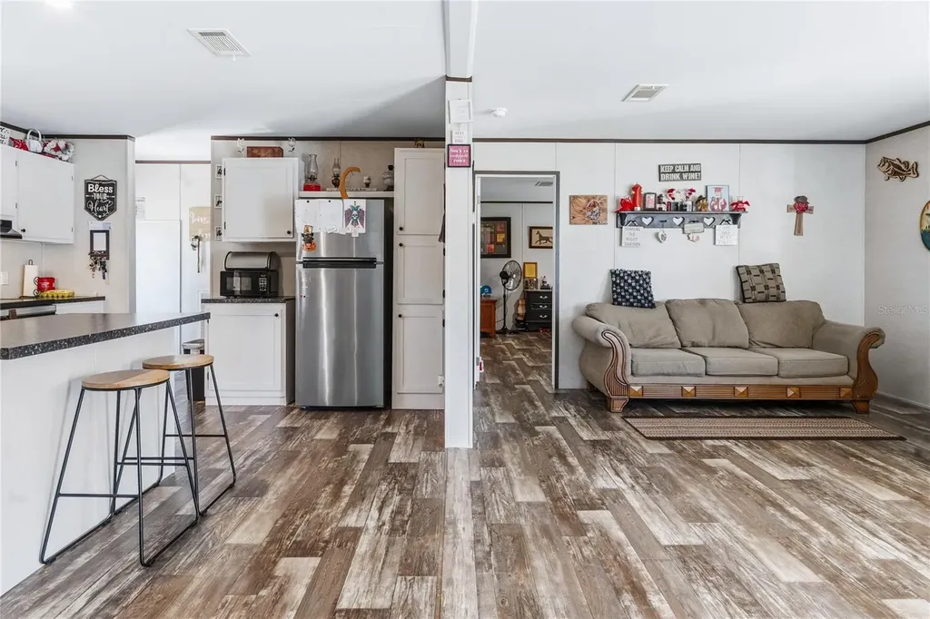 1833 E Sunnyside Drive Lorida FL 33857