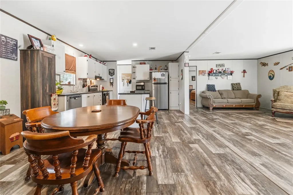 1833 E Sunnyside Drive Lorida FL 33857