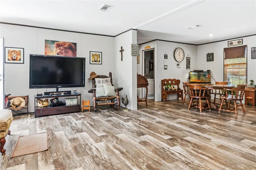 1833 E Sunnyside Drive Lorida FL 33857