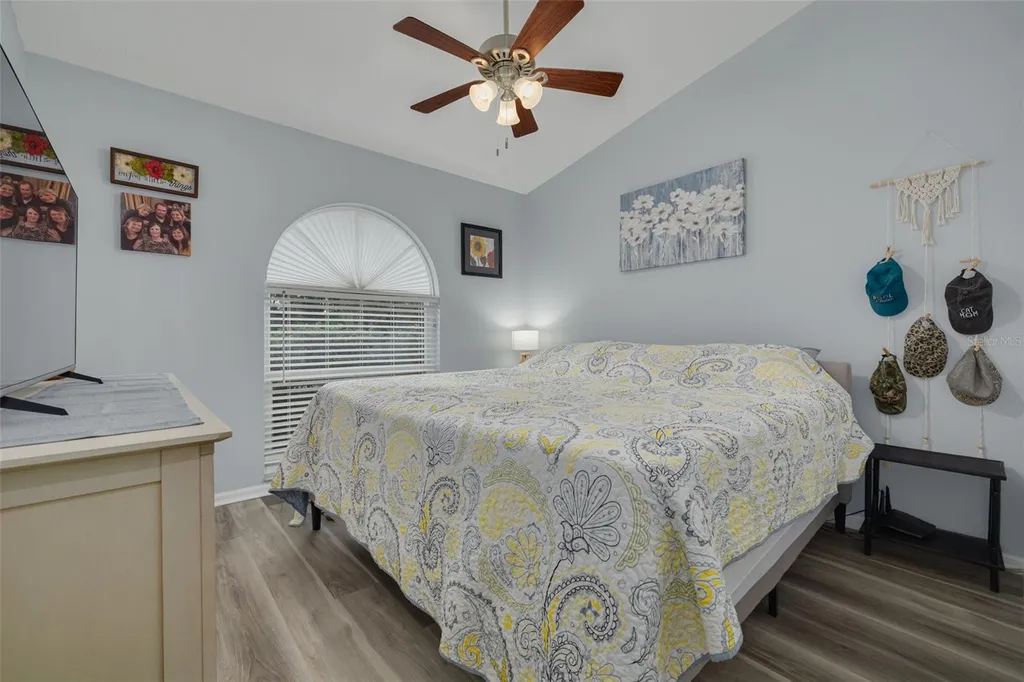 1848 77th Avenue N St Petersburg FL 33702
