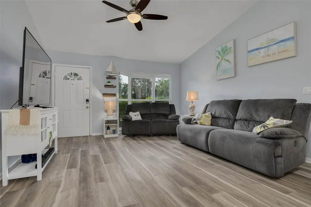 1848 77th Avenue N St Petersburg FL 33702