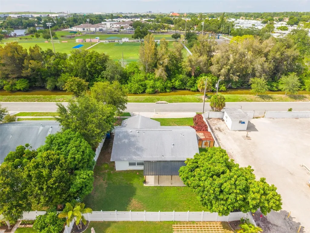 1848 77th Avenue N St Petersburg FL 33702