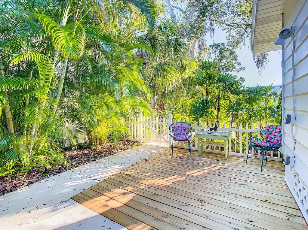 2758 10th Street N St Petersburg FL 33704
