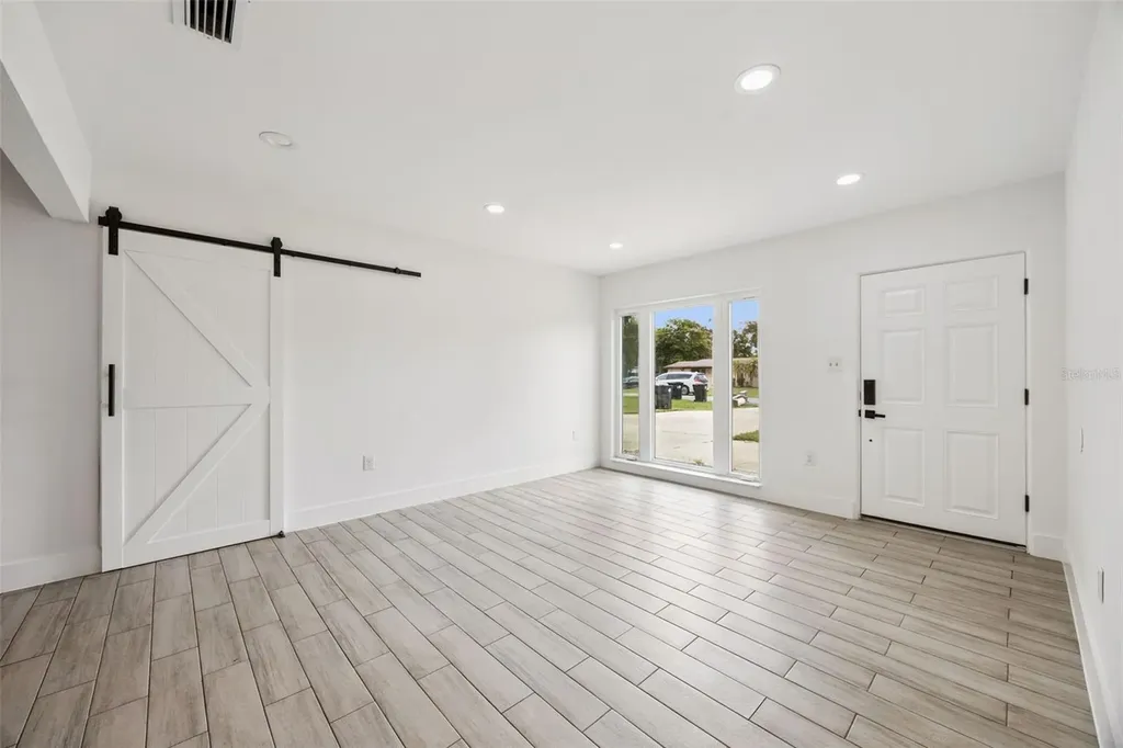 204 W Buchanon Avenue Orlando FL 32809