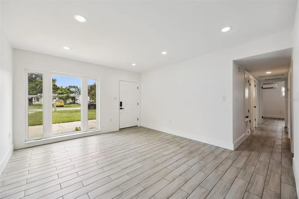 204 W Buchanon Avenue Orlando FL 32809