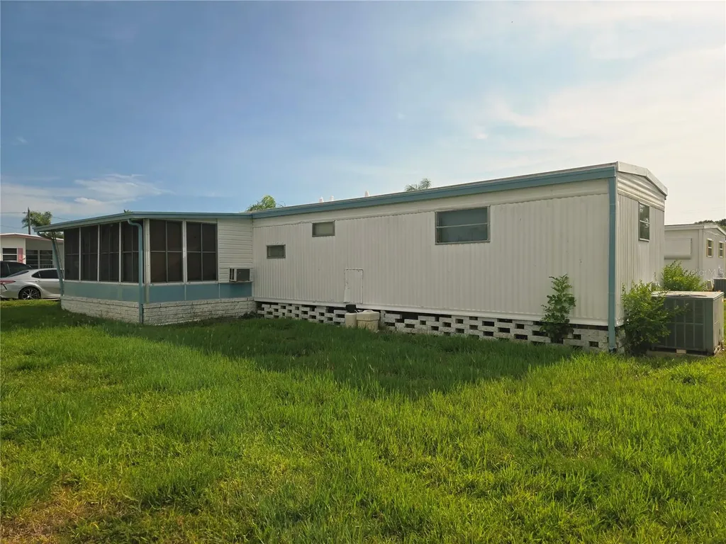 49 Drury Lane Tarpon Springs FL 34689